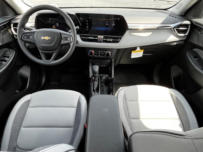 Chevrolet TrailBlazer Vehicle Image 06