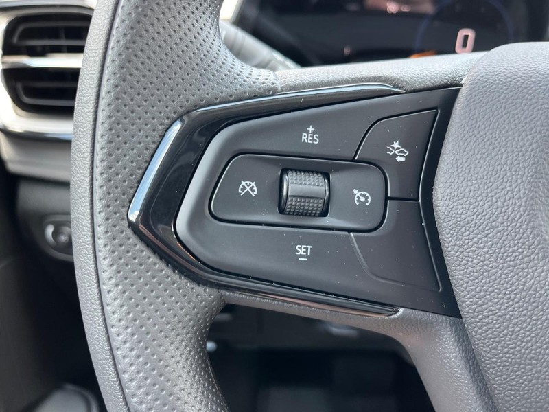 Chevrolet TrailBlazer Vehicle Image 11