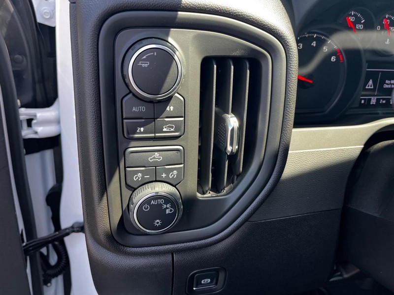 Chevrolet Silverado 1500 Vehicle Image 11