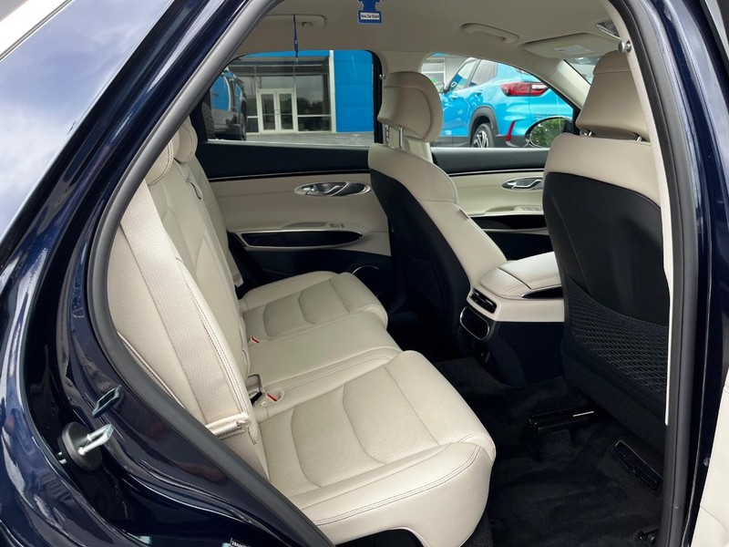 Genesis GV70 Vehicle Image 10