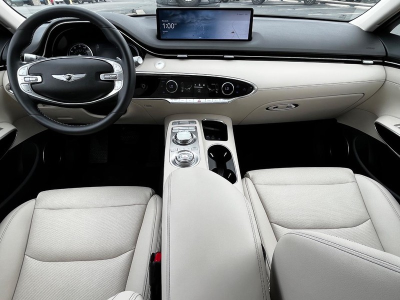 Genesis GV70 Vehicle Image 11