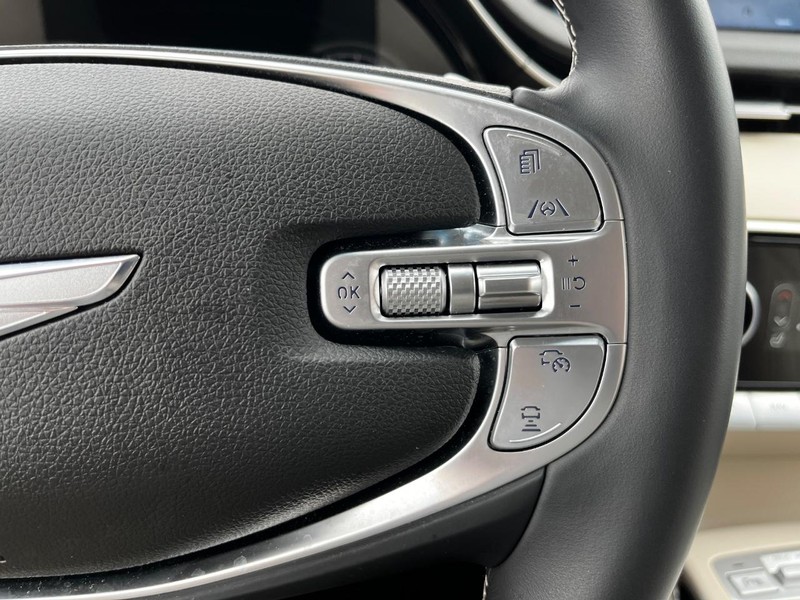 Genesis GV70 Vehicle Image 17