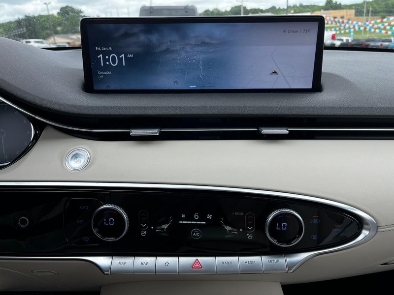 Genesis GV70 Vehicle Image 20