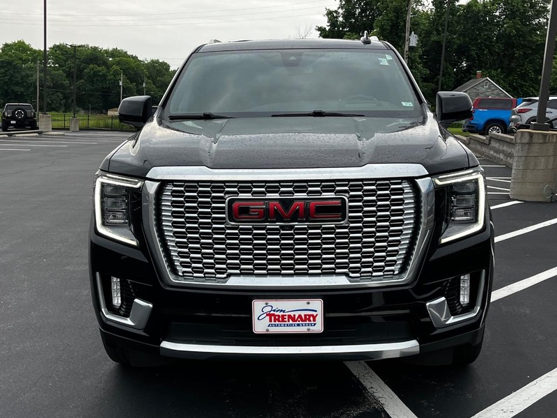 GMC Yukon Vehicle Image 09