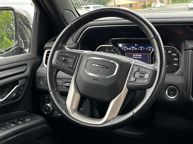 GMC Yukon Vehicle Image 14