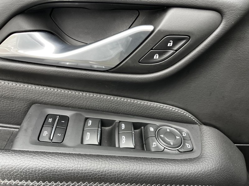 GMC Yukon Vehicle Image 16