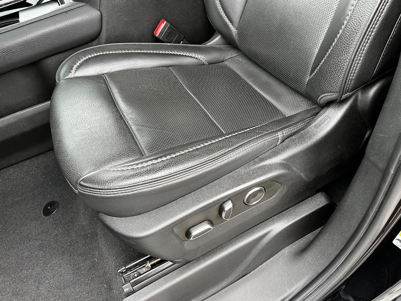 GMC Yukon Vehicle Image 17