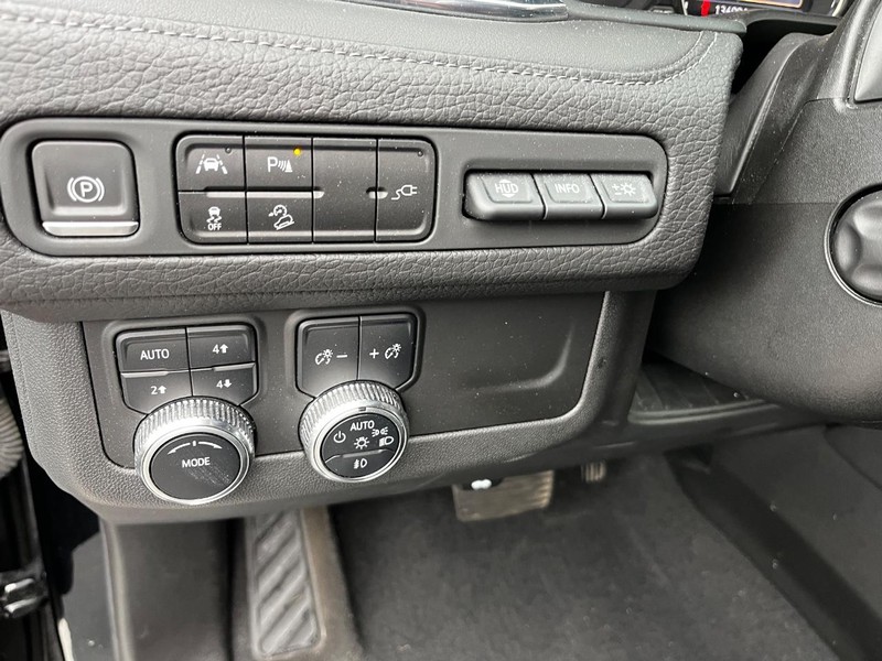 GMC Yukon Vehicle Image 18