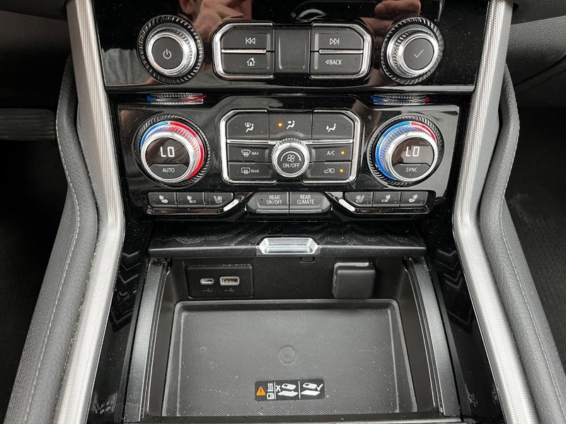 GMC Yukon Vehicle Image 22