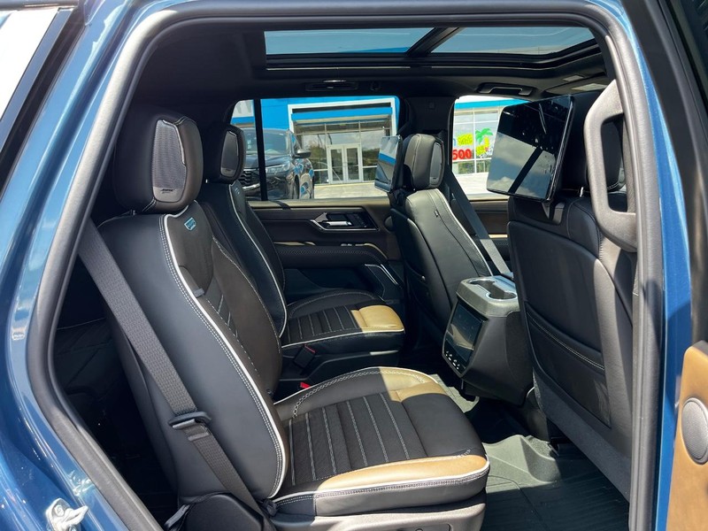 GMC Yukon Vehicle Image 05