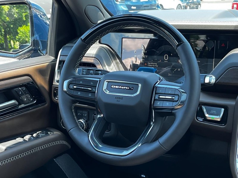 GMC Yukon Vehicle Image 11