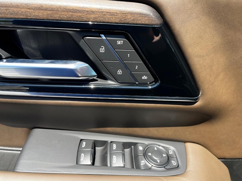GMC Yukon Vehicle Image 13