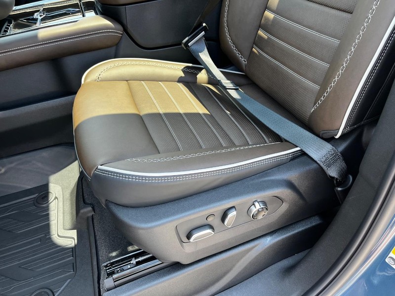 GMC Yukon Vehicle Image 14