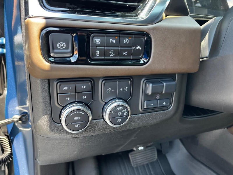GMC Yukon Vehicle Image 15