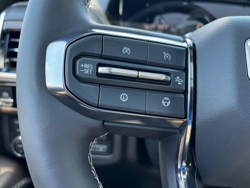 GMC Yukon Vehicle Image 16