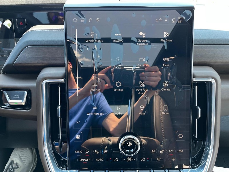 GMC Yukon Vehicle Image 20