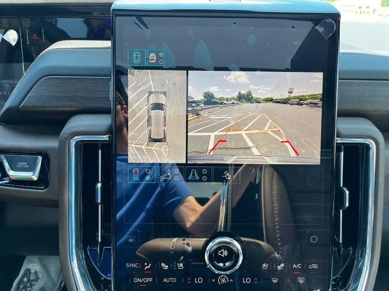 GMC Yukon Vehicle Image 21