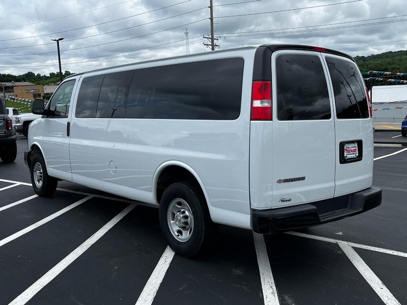 Chevrolet Express Passenger Vehicle Image 05
