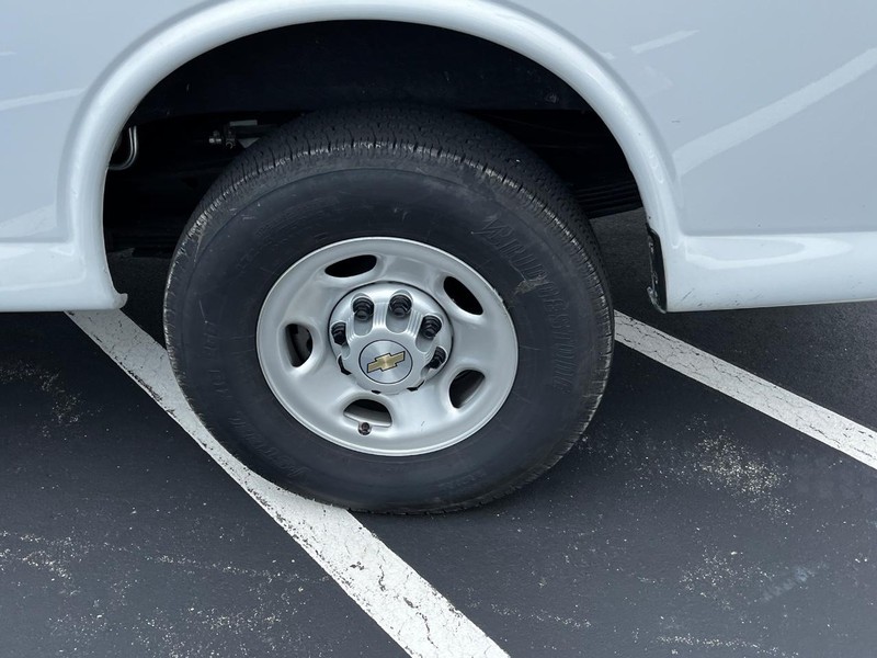 Chevrolet Express Passenger Vehicle Image 06