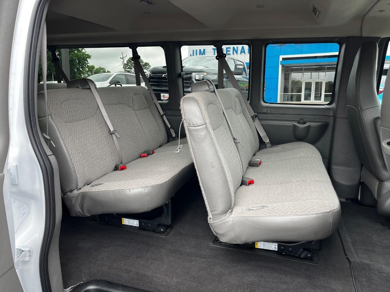 Chevrolet Express Passenger Vehicle Image 09