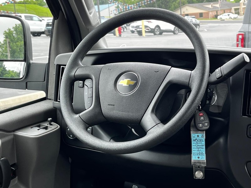 Chevrolet Express Passenger Vehicle Image 12