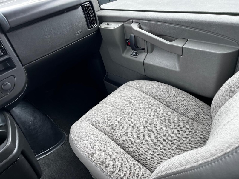 Chevrolet Express Passenger Vehicle Image 13
