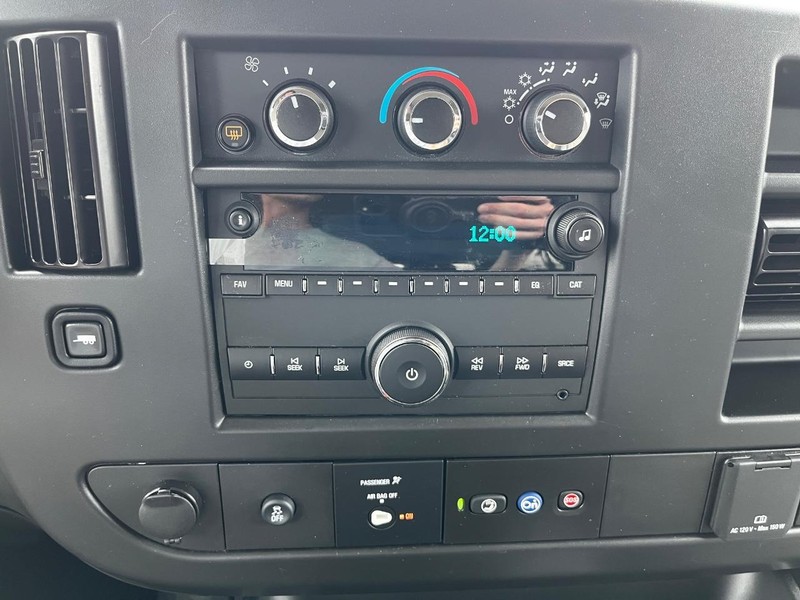 Chevrolet Express Passenger Vehicle Image 18