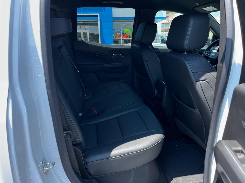 Chevrolet Colorado Vehicle Image 05