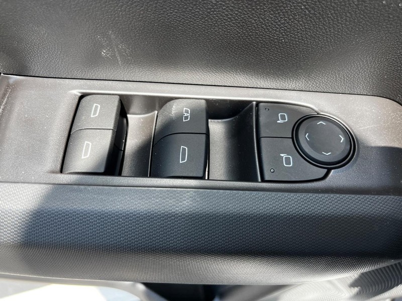 Chevrolet Colorado Vehicle Image 09