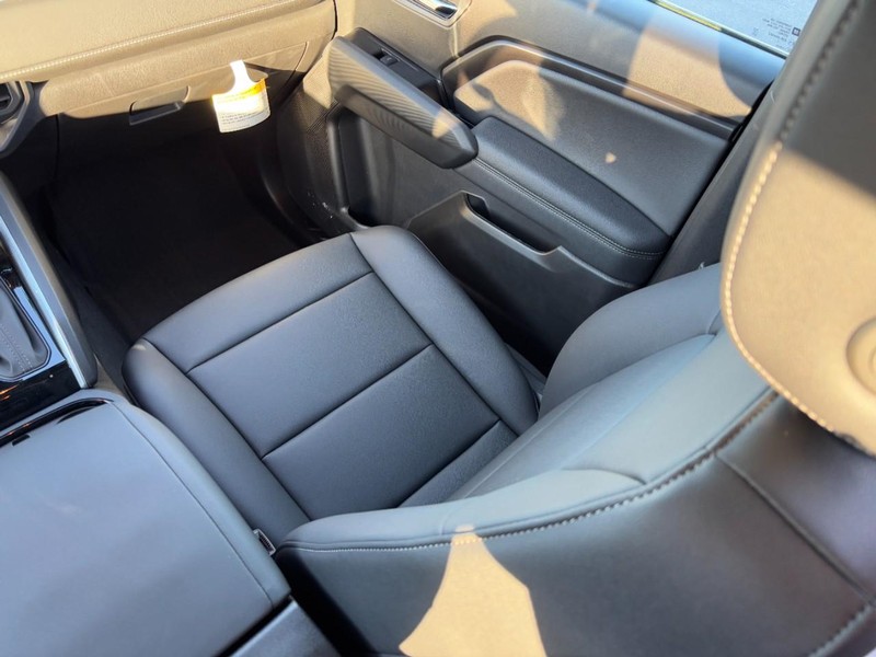 Chevrolet Colorado Vehicle Image 11