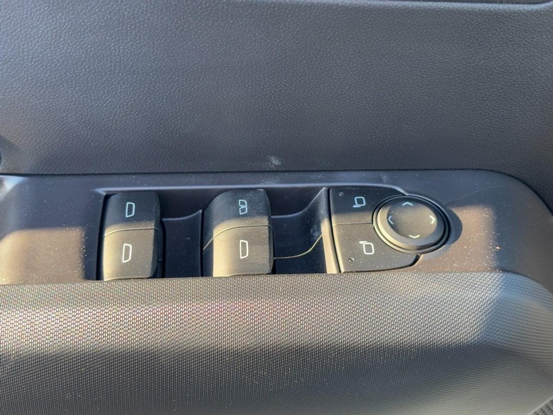 Chevrolet Colorado Vehicle Image 18