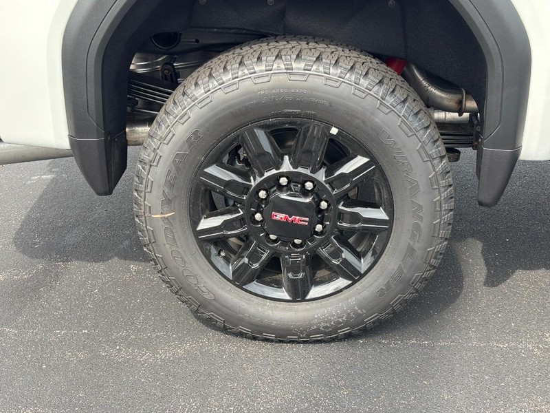 GMC Sierra 2500HD Vehicle Image 05