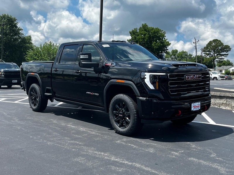 GMC Sierra 2500HD Vehicle Image 02
