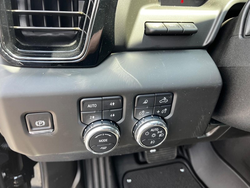 GMC Sierra 2500HD Vehicle Image 13