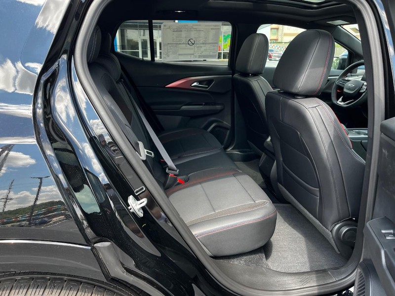 Chevrolet Equinox EV Vehicle Image 05