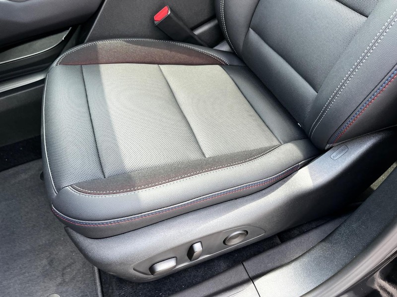 Chevrolet Equinox EV Vehicle Image 11