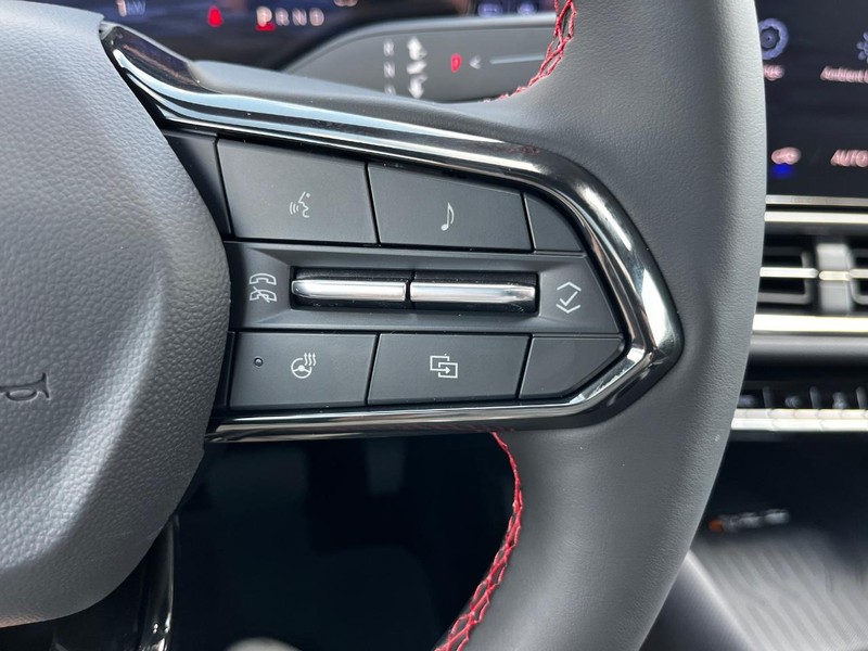 Chevrolet Equinox EV Vehicle Image 13