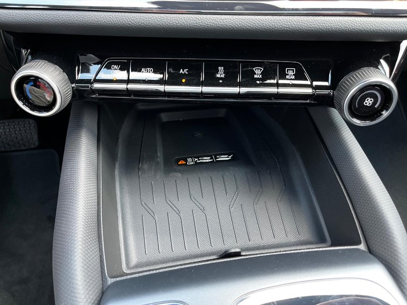 Chevrolet Equinox EV Vehicle Image 15
