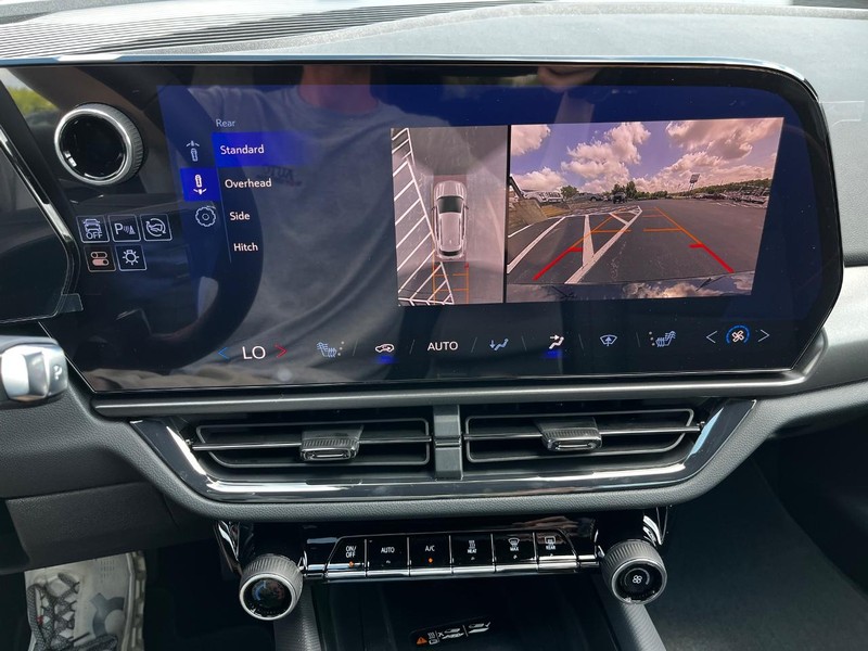 Chevrolet Equinox EV Vehicle Image 17
