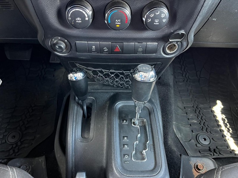 Jeep Wrangler Unlimited Vehicle Image 18