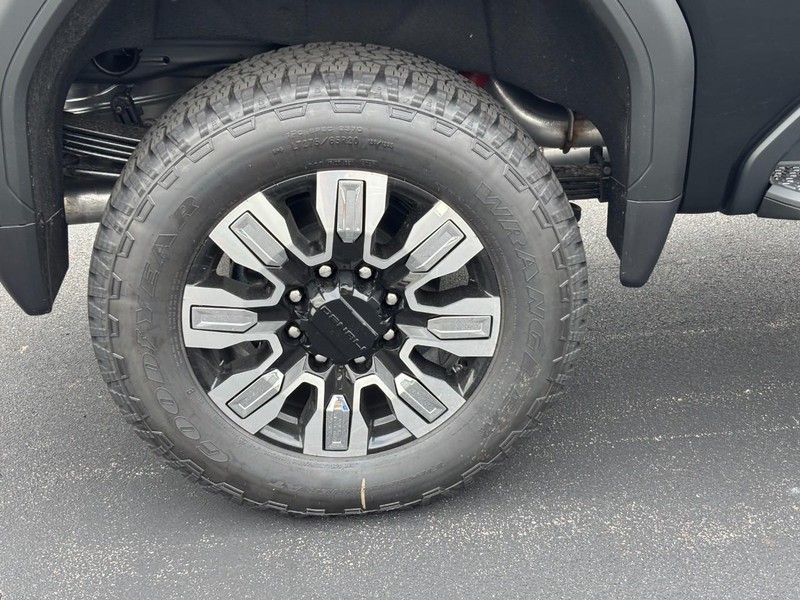 GMC Sierra 2500HD Vehicle Image 05