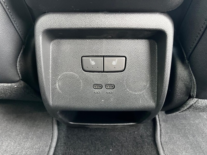 Chevrolet Equinox EV Vehicle Image 06