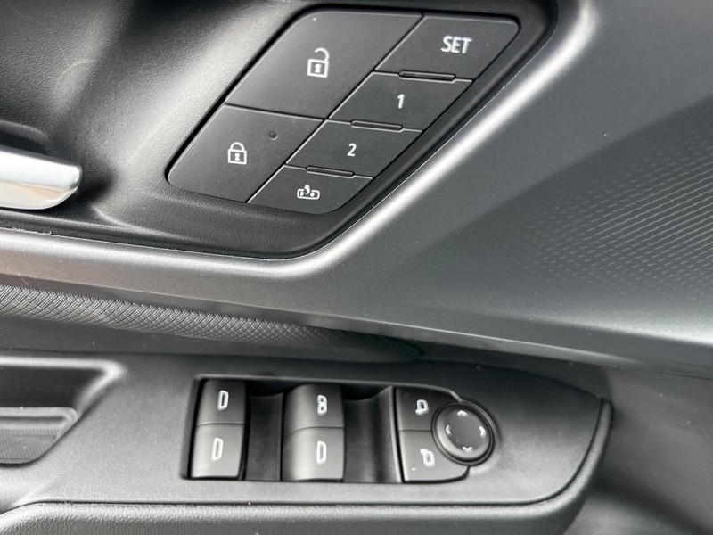 Chevrolet Equinox EV Vehicle Image 11