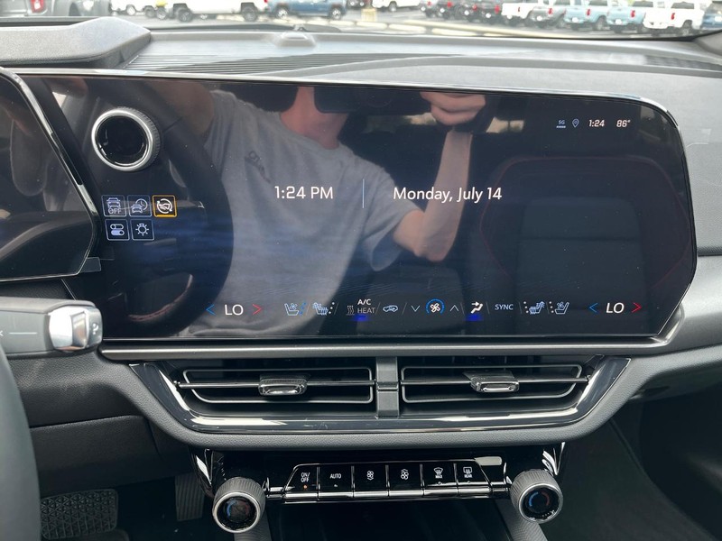 Chevrolet Equinox EV Vehicle Image 17