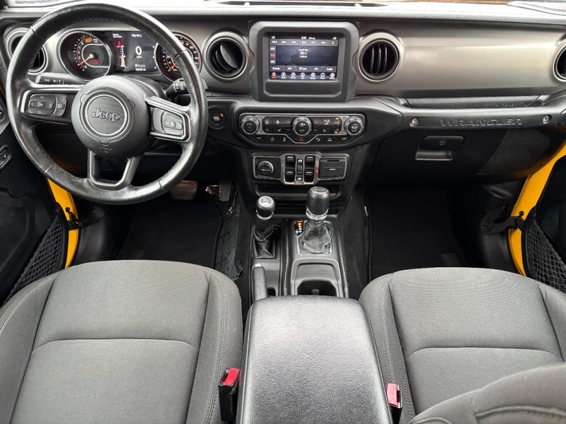 Jeep Wrangler Vehicle Image 11