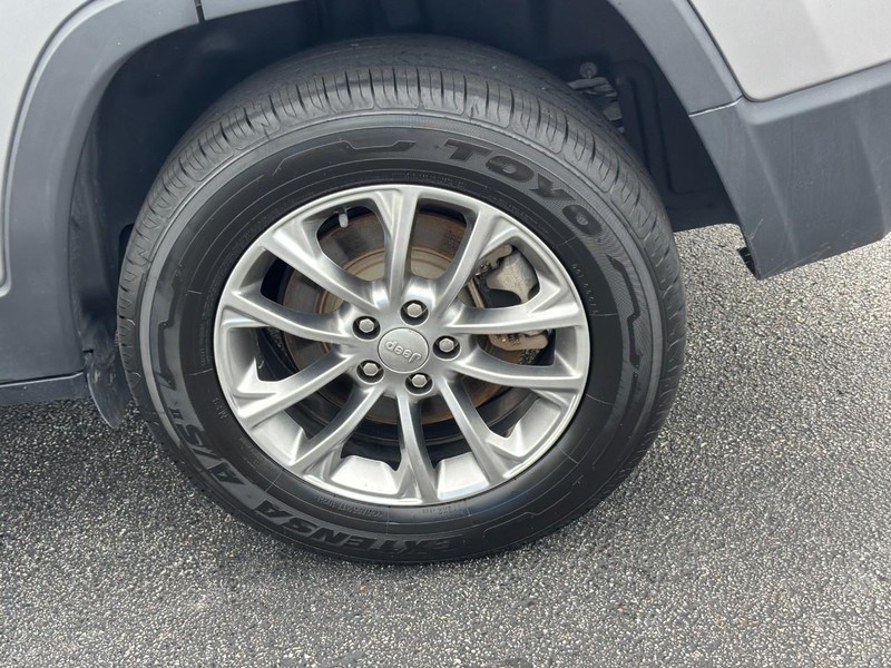 Jeep Cherokee Vehicle Image 07