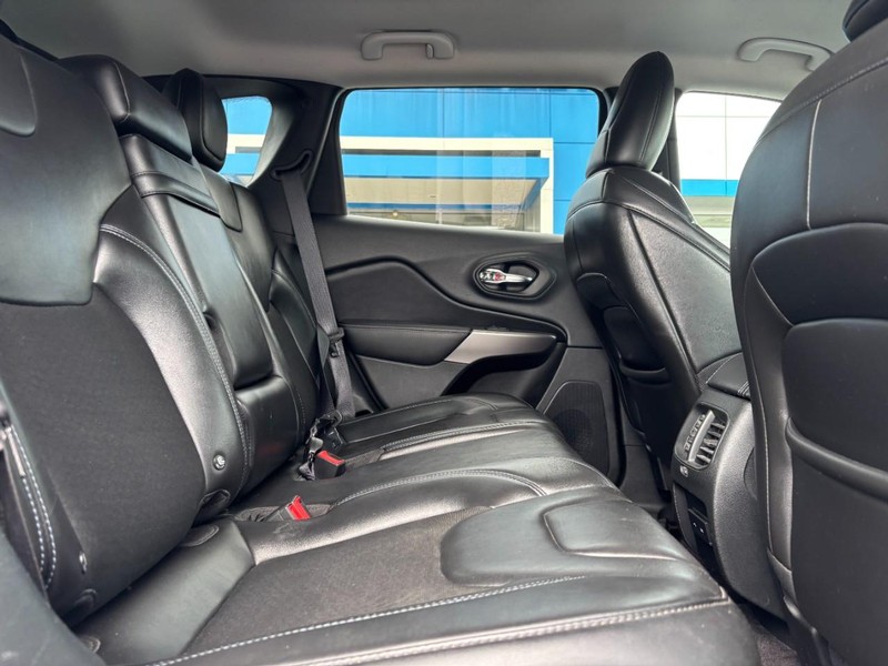 Jeep Cherokee Vehicle Image 10