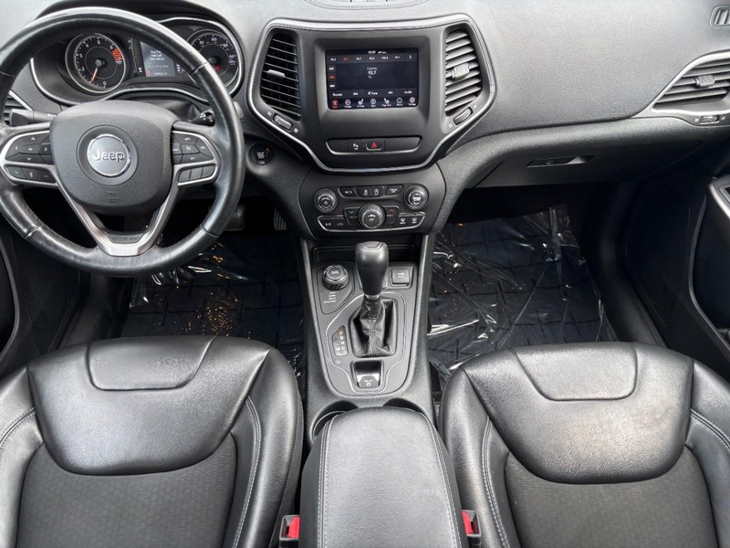 Jeep Cherokee Vehicle Image 11