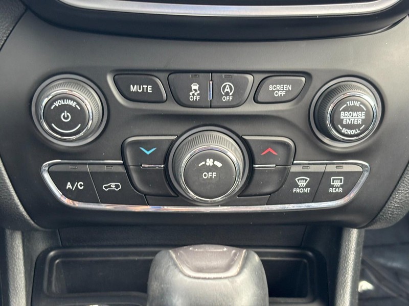 Jeep Cherokee Vehicle Image 14