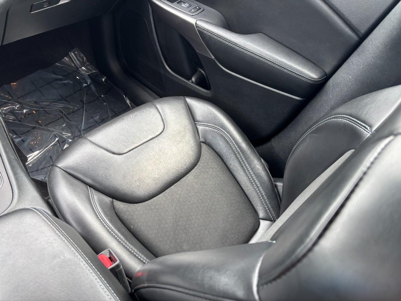 Jeep Cherokee Vehicle Image 15